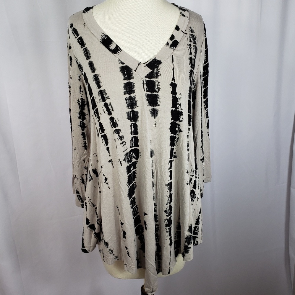 Back Tie Dye 3/4 Sleeve Top